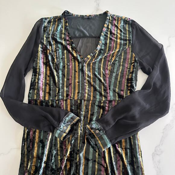 Romeo + Juliet
Crushed Velvet Dress with Sheer Back and Incredible Detail - Picture 1 of 15